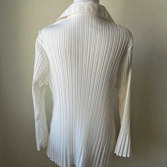 🪷LAURA Plus  size 16 soft cream pleated button down long sleeve top - Picture 2 of 7